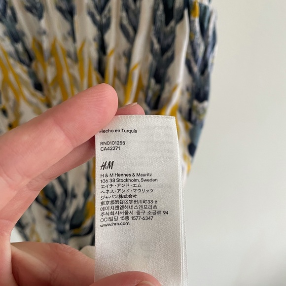 H&M Pattern Dress - Picture 4 of 6
